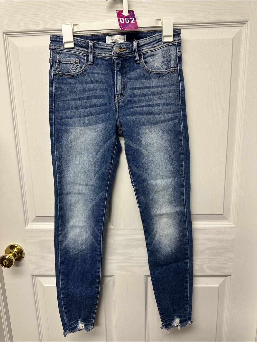 Kancan Signature Mid Rise Skinny Jean size 26